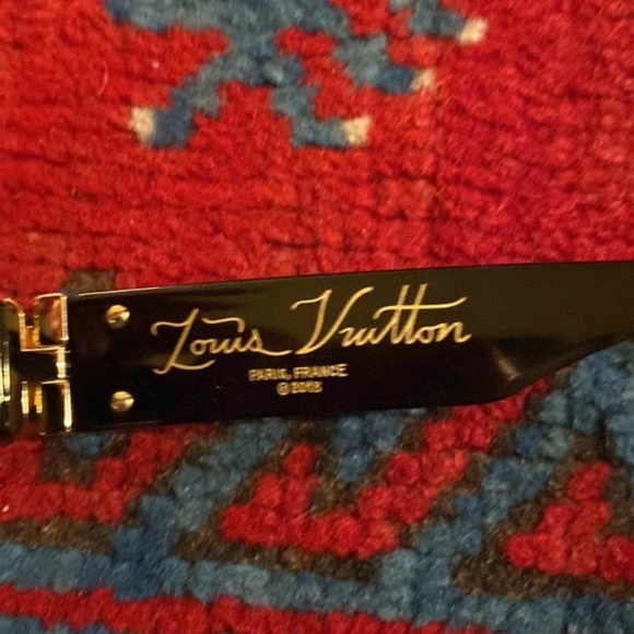 LOUIS VUITTON SUNGLASSES GOLD - Picture 3 of 7